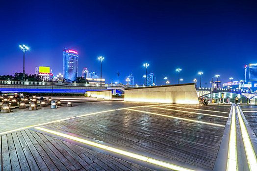 宁波三江口老外滩广场街道夜景