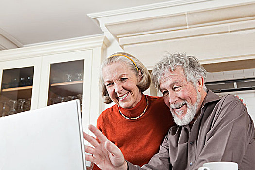 老年,夫妻,网络摄像头,笔记本电脑