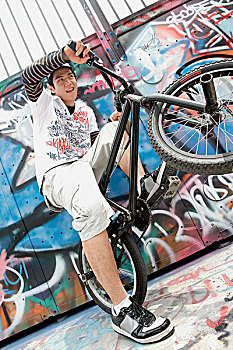 男青年,自行车,靠近,涂鸦,墙壁