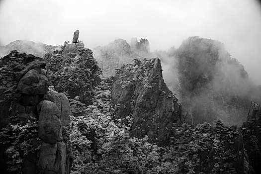 黄山飞来石