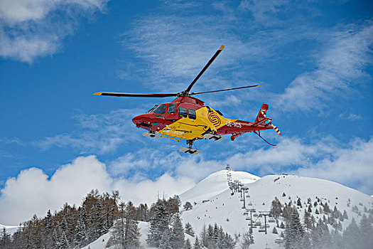 直升飞机,正面,攀升,滑雪胜地,冬天,提洛尔,奥地利,欧洲