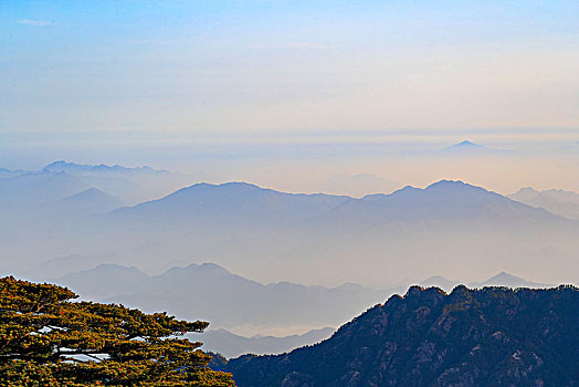 黄山层峦叠嶂