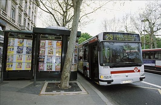 里昂,巴士