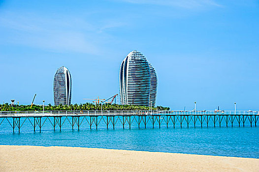 海南三亚凤凰岛建筑群与观光栈桥