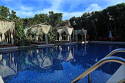 三亚热带天堂森林公园山顶泳池