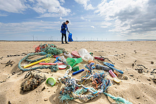 男人,挑选,向上,塑料制品,污染,收集,海滩,东北方,英格兰,英国