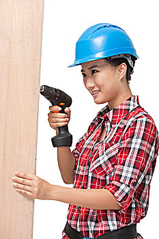 女建筑工人在工作
