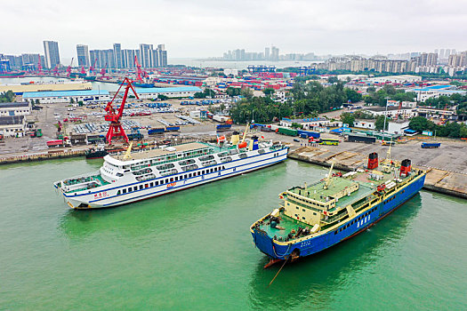 航拍海南海口秀英港,海口港客运站,滚装轮