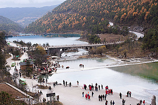 玉龙山下白水河