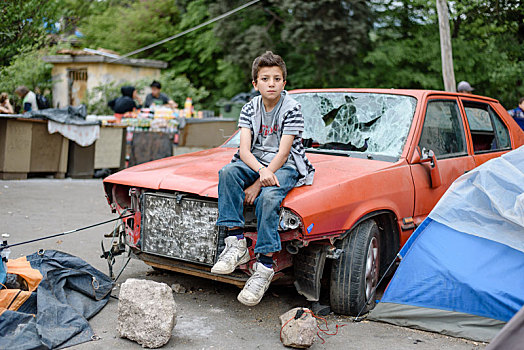 男孩,坐,难民,露营,希腊,边远地区,马其顿,四月