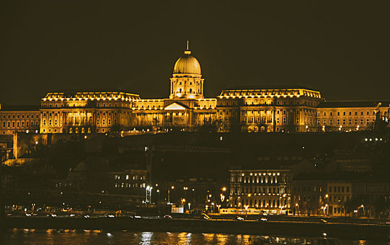 夜晚的布达佩斯城堡
