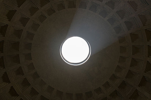 罗马万神殿穹顶和光线