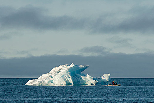 挪威,斯瓦尔巴群岛,斯匹次卑尔根岛,摄影师,黄道十二宫,照片,蓝色,结冰,冰山,漂浮,海岸