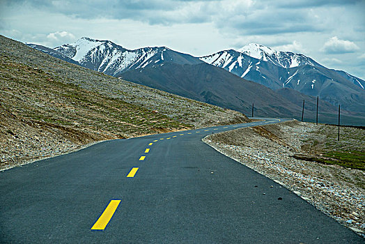 雪山草原公路