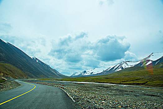 雪山草原公路