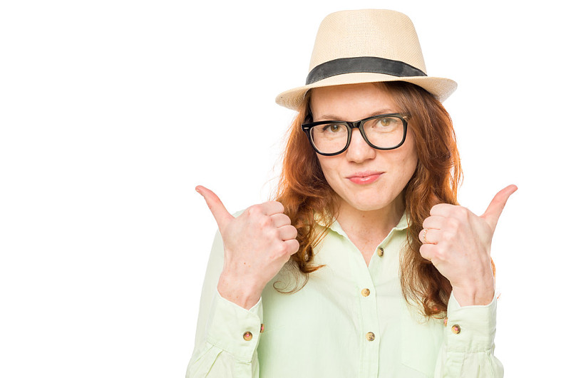 满意_女孩_帽子_拿着_竖大拇指_孤立_高清图片_全景视觉