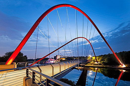 现代,红色,钢铁,拱形,桥,上方,黎明,盖尔森基兴,鲁尔区,北莱茵威斯特伐利亚,德国,欧洲