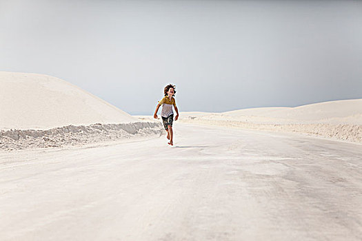 男孩,跑,白色背景,沙,国家公园,阿拉莫戈多,新墨西哥,美国