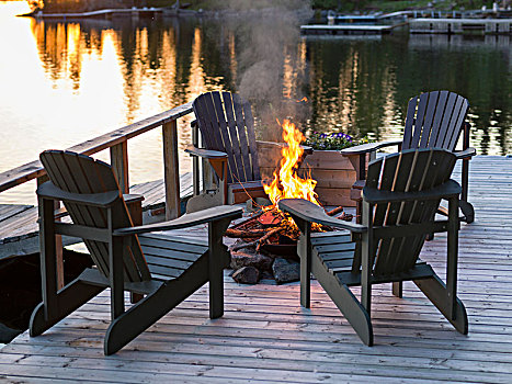 宽木躺椅,营火,码头,湖,木头,安大略省,加拿大