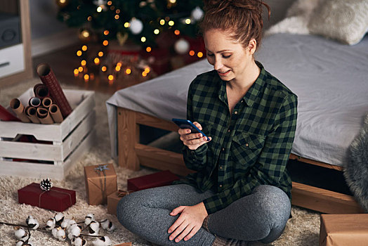 女人,发短信,包装,圣诞礼物