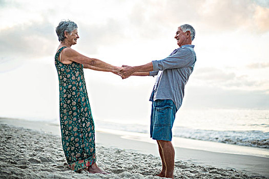 老年,夫妻,握手,海滩