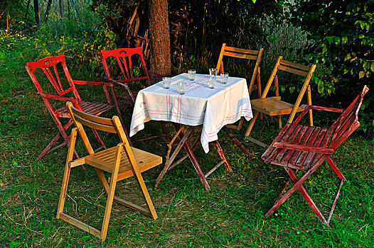 花园桌,玻璃杯,椅子,晚上,亮光,中间,弗兰克尼亚,巴伐利亚,德国,欧洲