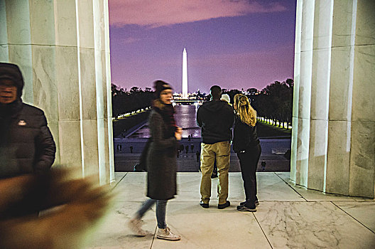 女人,走,林肯纪念堂,华盛顿纪念碑,远景,华盛顿,华盛顿特区,美国,旅游,地标