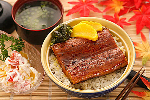 日式鳗鱼饭