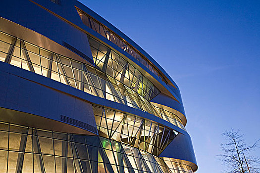 奔驰博物馆,照明了的晚上,现代建筑,坏,斯图加特,巴登符腾堡,德国,欧洲