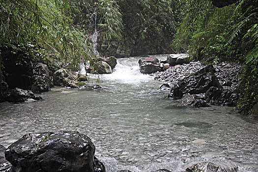 峨眉山溪流河流流水