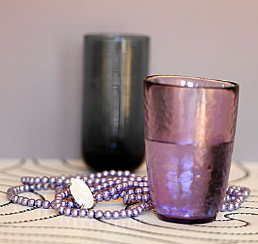 两个,玻璃杯,紫色,珠链