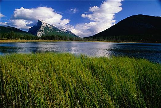 山,维米里翁湖,班芙国家公园,艾伯塔省,加拿大