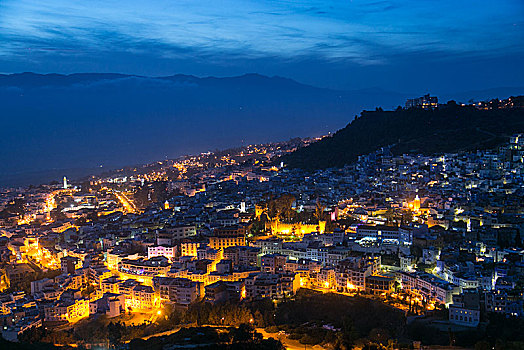 舍夫沙万小镇夜景