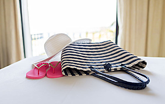 度假,假日,旅行,概念,特写,海滨游泳手提袋,草帽,人字拖鞋,酒店,床