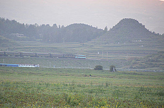 乌蒙山秋高气爽风景美如画,乌蒙山,风景,自然,风光,建筑,民居,美景,田园,天空