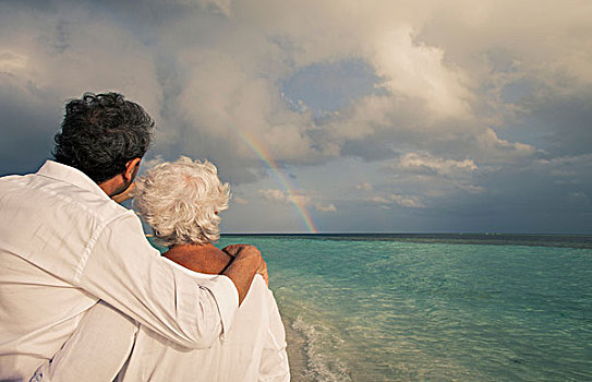 老年,夫妻,看,彩虹,上方,海洋,马尔代夫