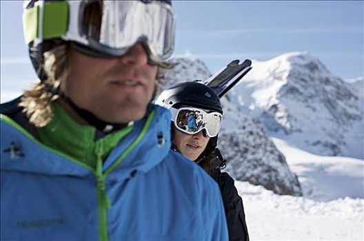 两个,滑雪者,滑雪板玩家,特写,反射,滑雪护目镜,山峦,背影,瑞士,欧洲