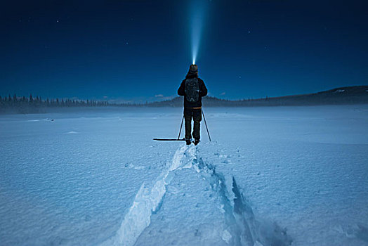 男人,越野滑雪,月光,环,潘提顿,不列颠哥伦比亚省,加拿大
