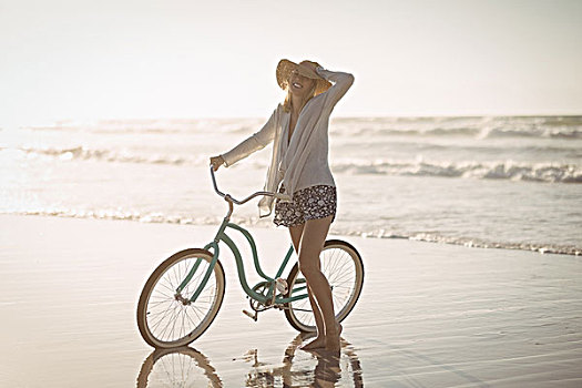 全身,女人,站立,自行车,岸边,海滩,晴天