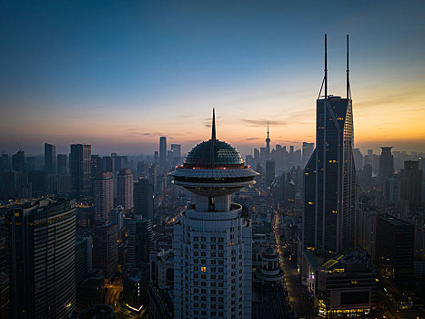 上海人民广场清晨