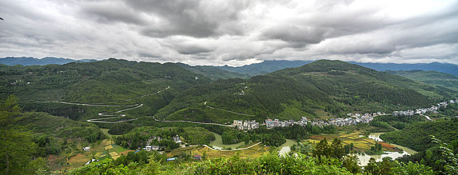 重庆酉阳,雨后清晨青山靓