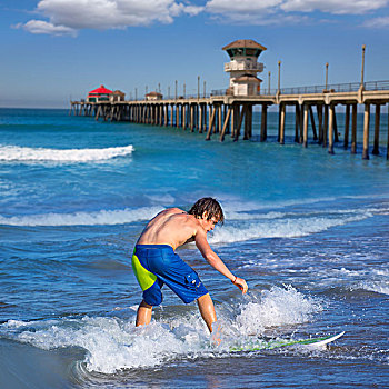 男孩,冲浪,波浪,亨丁顿海滩,码头,加利福尼亚