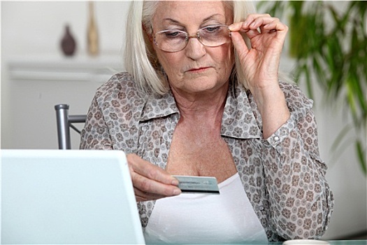 老女人,信用卡,上网