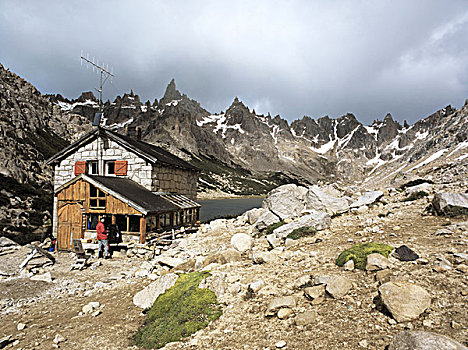 山,小屋