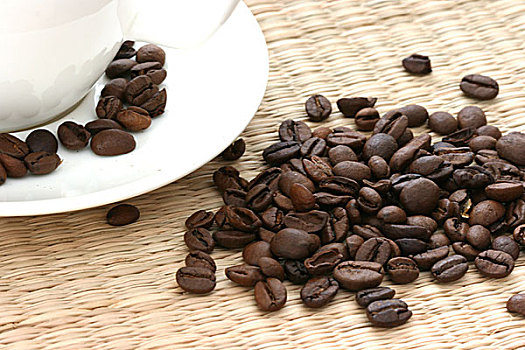 咖啡豆,稻草,褐色背景