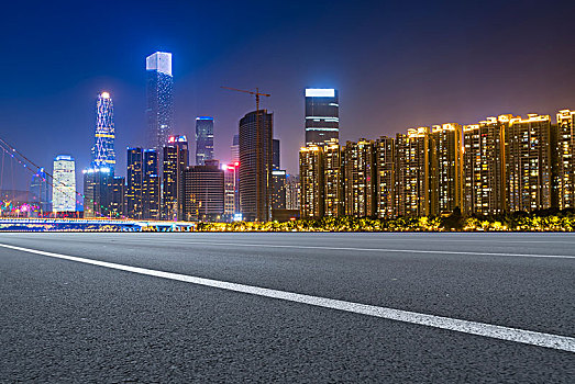 城市广场道路和广州建筑夜景