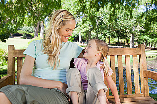 微笑,母兽,看,女儿,公园长椅