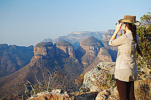 女人,三茅屋岩,布莱德河峡谷,德拉肯斯堡,悬崖,南非
