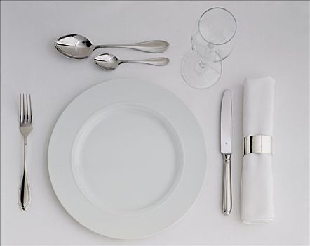 餐具摆放,白色,盘子,餐具,餐巾,葡萄酒杯