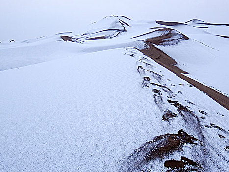 库木塔格沙漠雪景